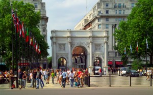 Busy street scene at Marble Arch in London